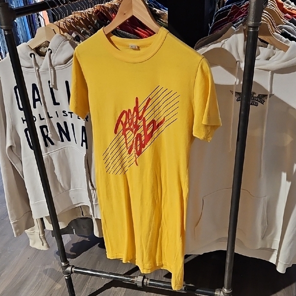 Yellow Levis Red Tab 70s Graphic T-Shirt - Picture 5 of 6